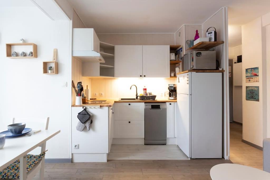 Chez Laurence - Elegant Appartement Climatise Avec Wifi Et Parking Ла Гранде-Моте Екстериор снимка