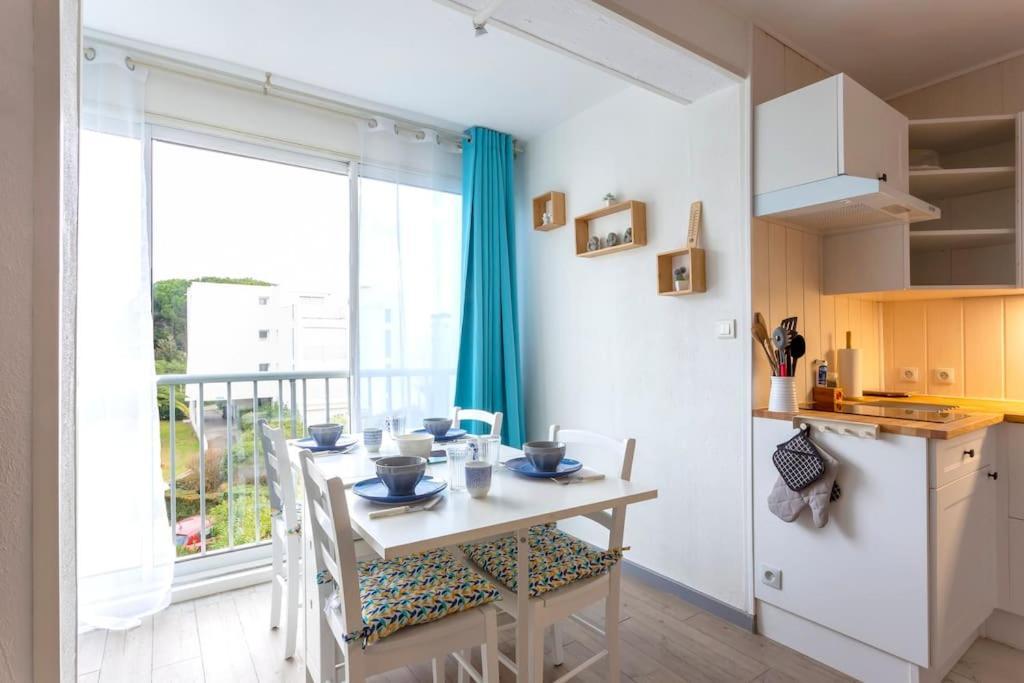 Chez Laurence - Elegant Appartement Climatise Avec Wifi Et Parking Ла Гранде-Моте Екстериор снимка